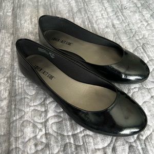 Black women’s flats, size 7.5